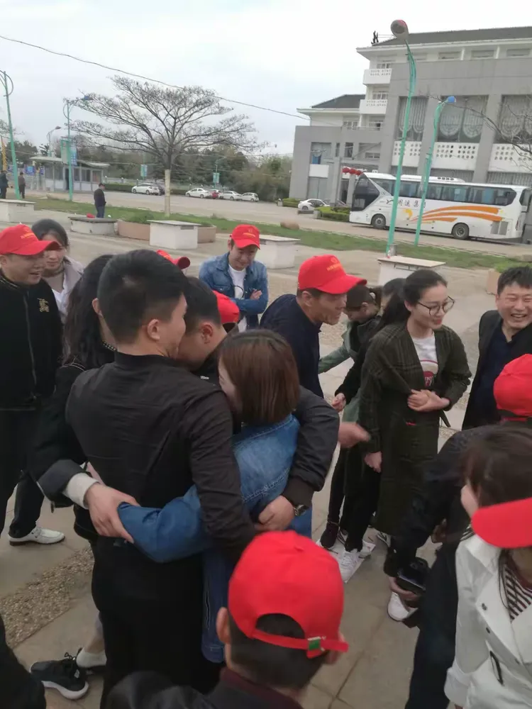 轻松迎接考验乐观向上战队心心相印的简单介绍