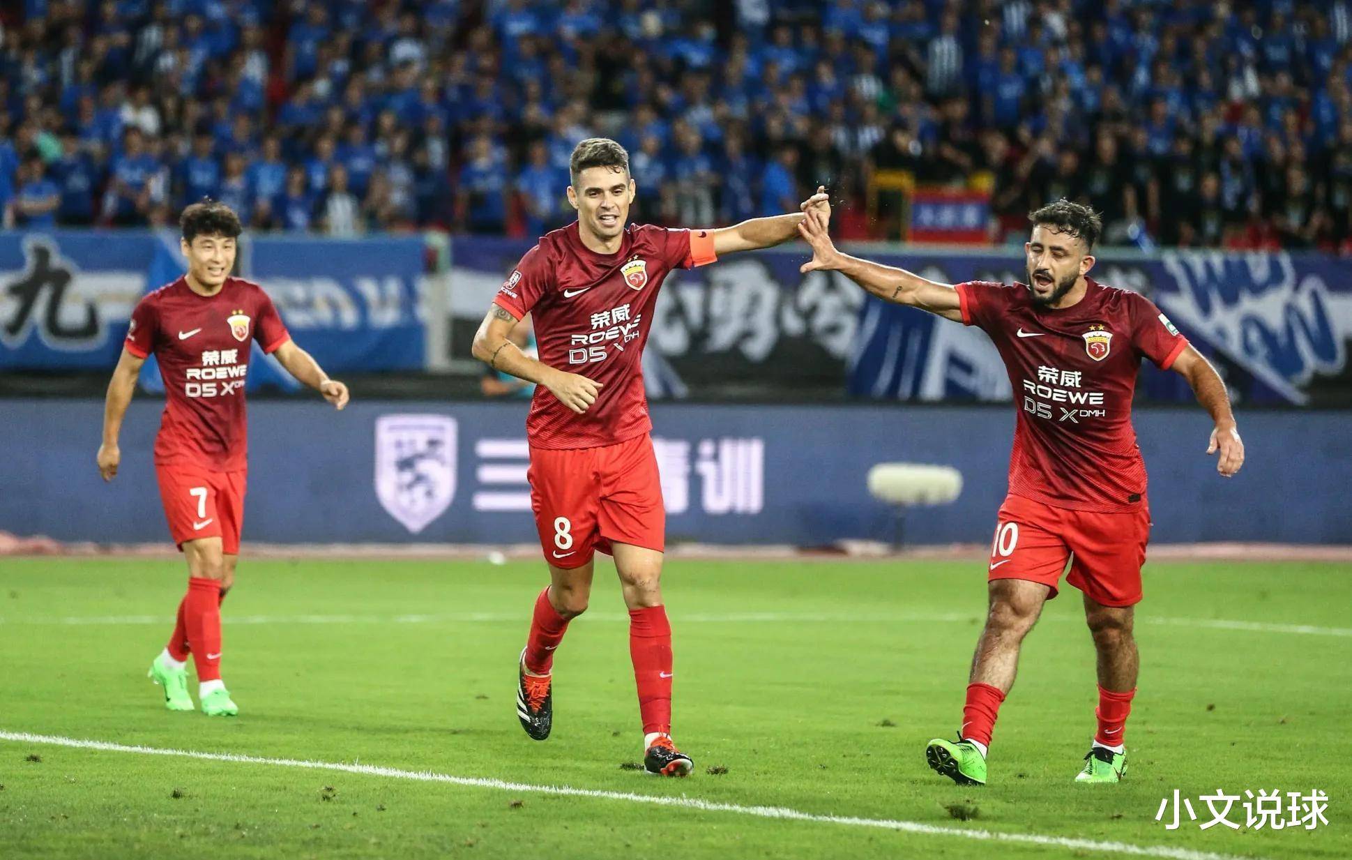 包含上海上港攻防兼备，全面备战争夺胜利的词条