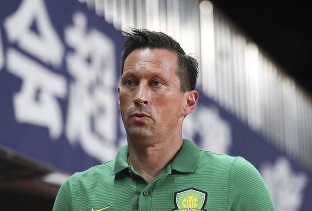 富力连续轮失利，主帅施密特面临下课压力