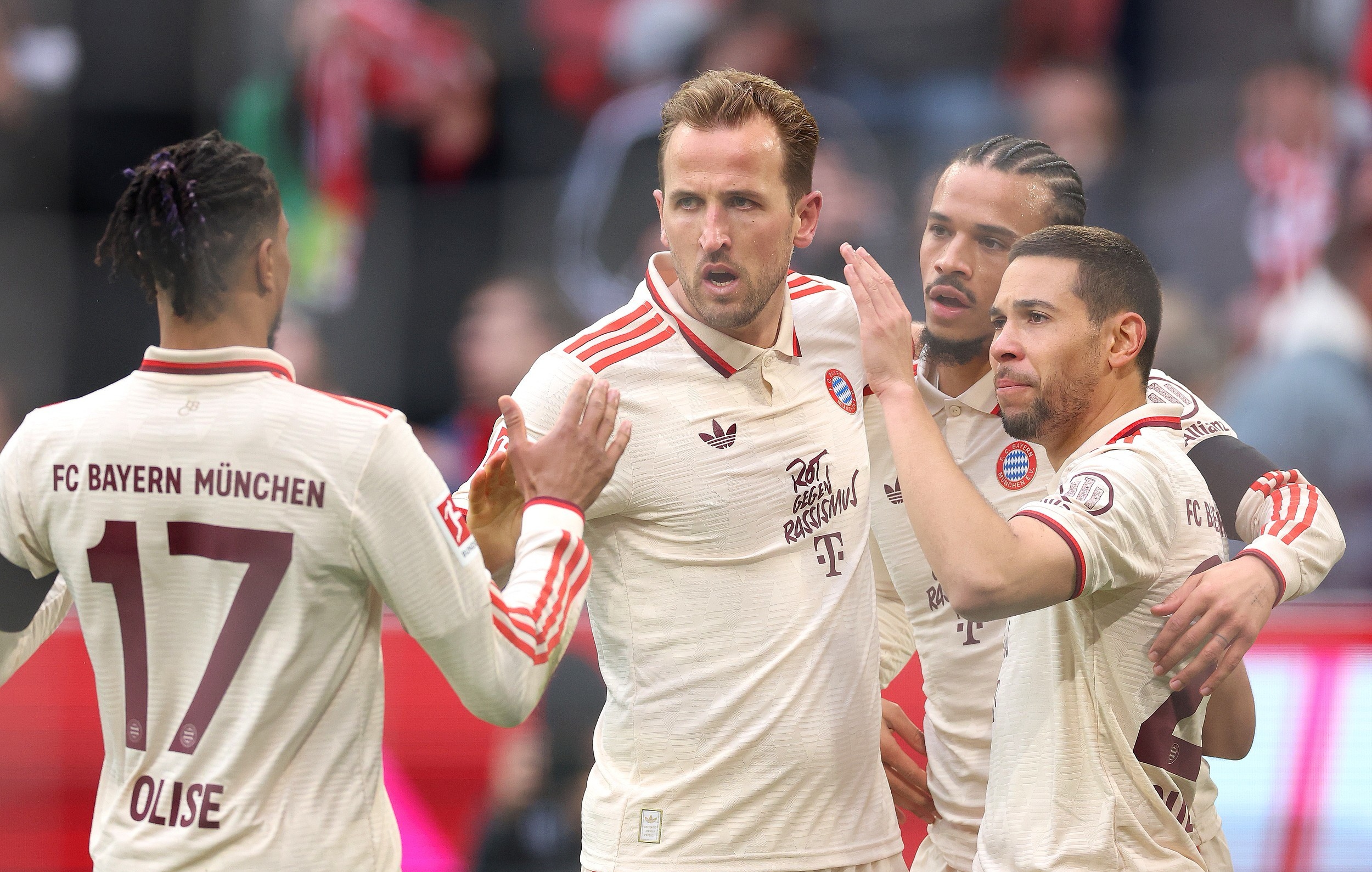 包含球场鏖战:拜仁慕尼黑对阵马德里竞技的词条 包含球场鏖战:拜仁慕尼黑对阵马德里竞技的词条