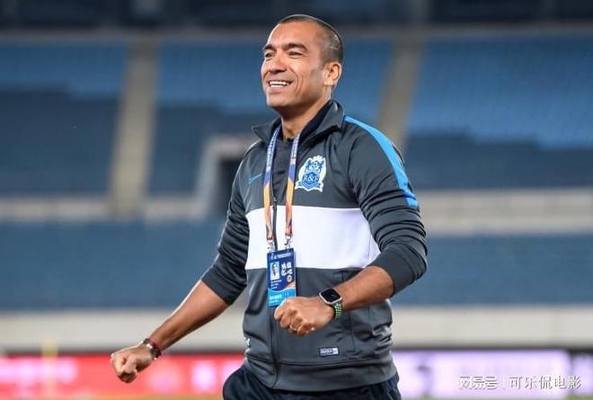 包含球队迎来新任教练，战绩有望得到改观的词条