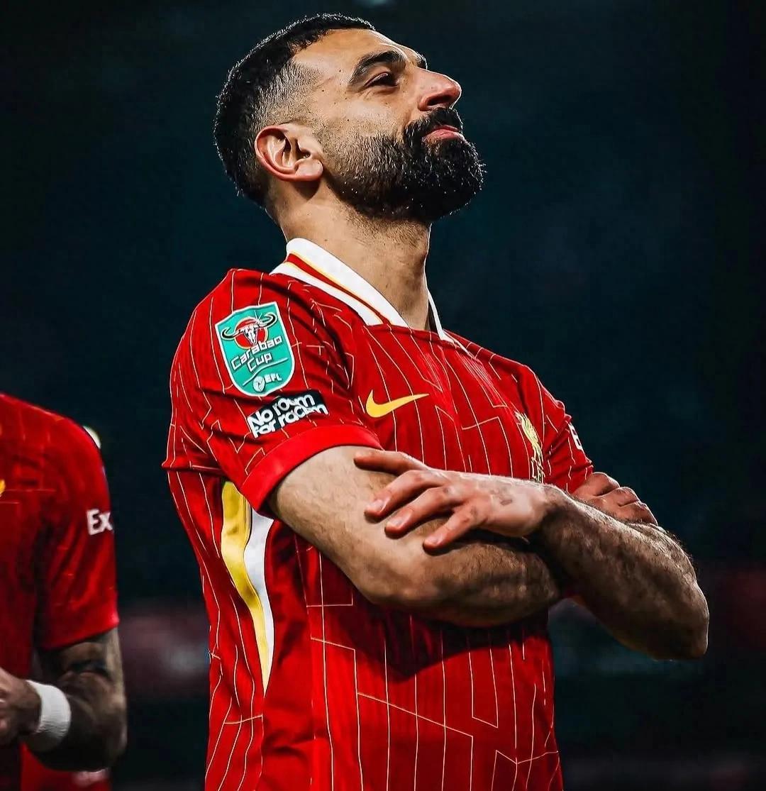 欧预赛搏杀激烈，球员奋力争夺团队荣誉