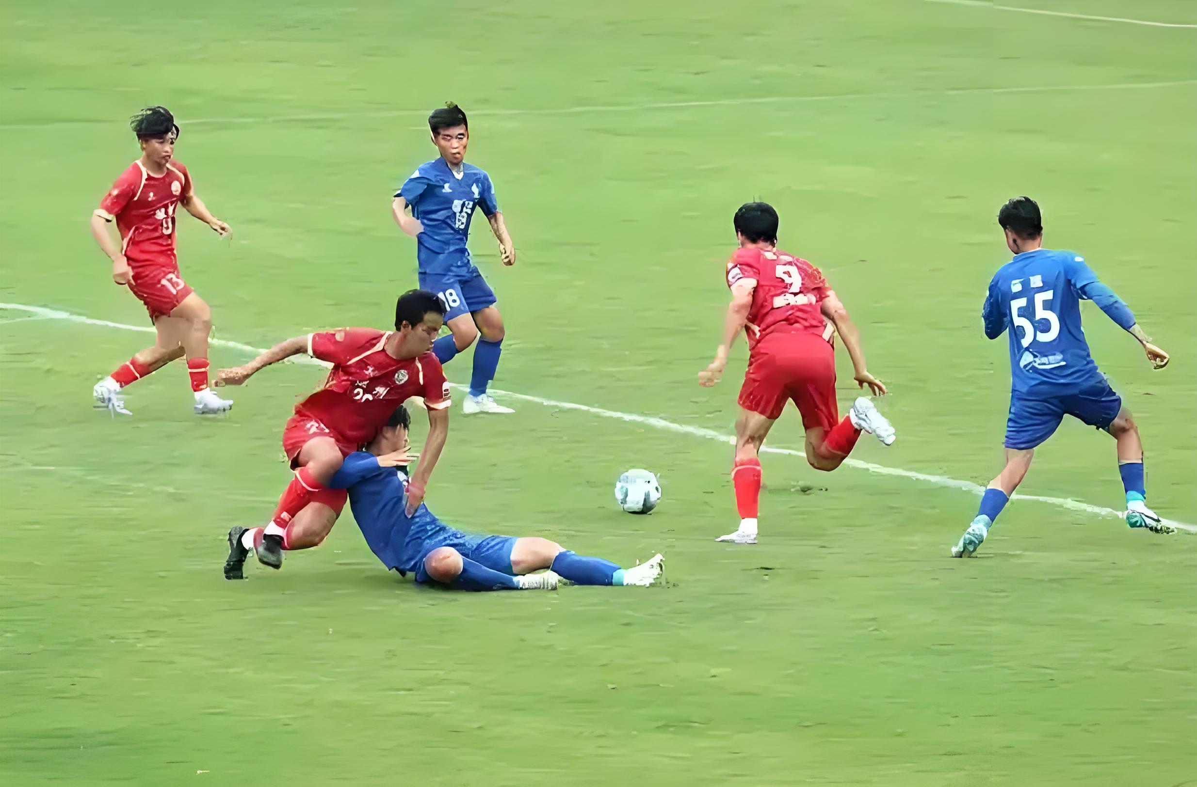 开云体育登录-包含球员们在场上奋力拼搏，争取最终胜利的词条