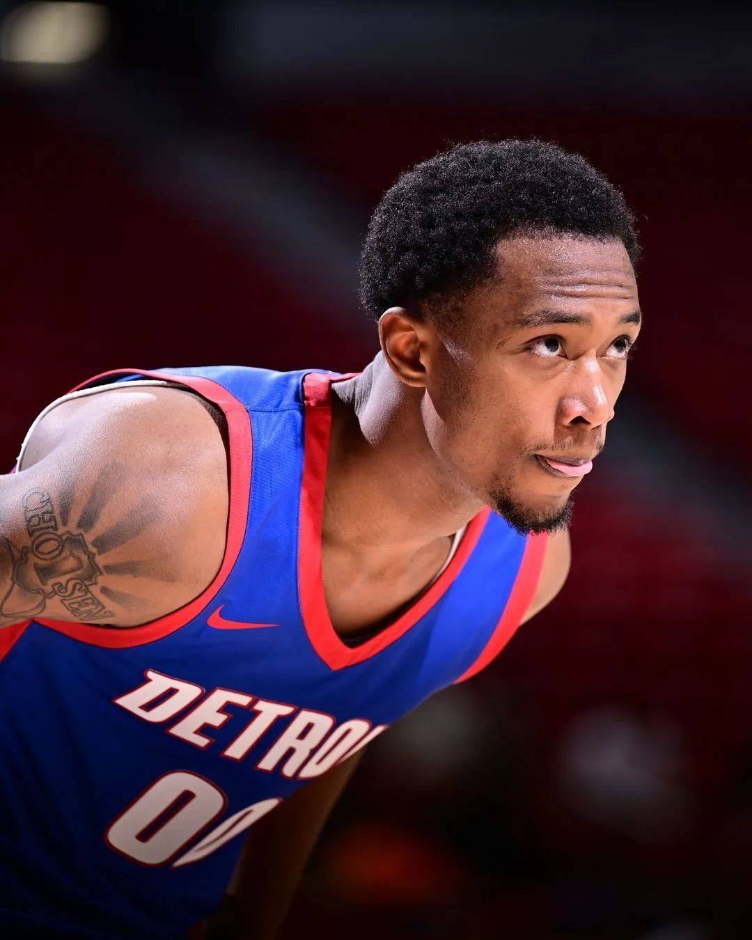 开云体育平台-新秀球员在比赛中展现多面才华